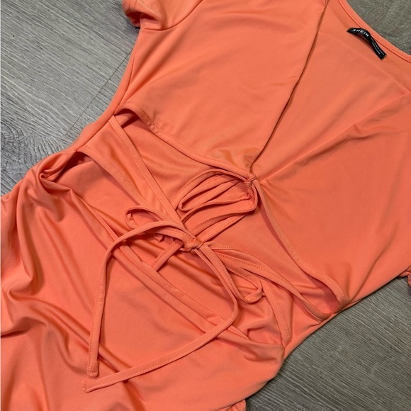 •SHEIN• CUTOUT TIE DRESS - Picture 3 of 5